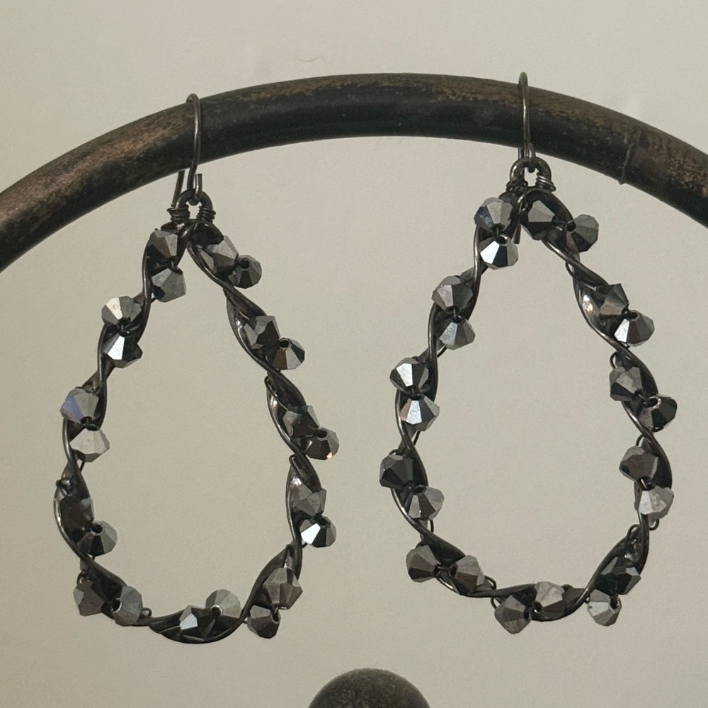 Vintage White House Black Market Gunmetal Black Beaded Teardrop Earrings 1.75”